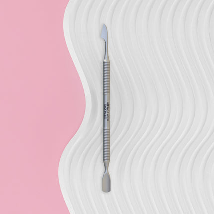 Staleks Beauty & Care kutikulos atstūmėjas naudojamas drėgnajam manikiūrui ir pedikiūrui salone