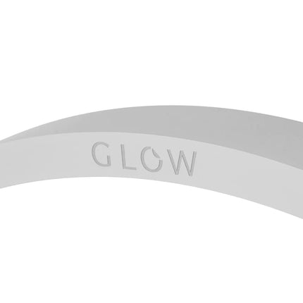 BeautyKit GLOW ARCHE II lempa naudojama manikiūro salone – tiksli apšvietimas procedūroms