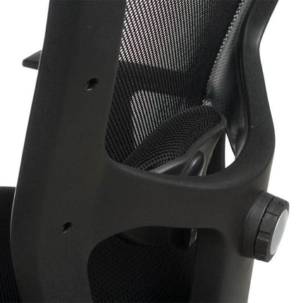 Ergonomiška kėdė CorpoComfort BX-4032EA manikiūro studijos administratoriui – stabili ratukų bazė ir juoda spalva
