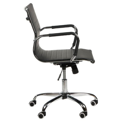 CorpoComfort BX-5855 juodos spalvos kėdė – patogi direktorės darbastalio kėdė kosmetologijos studijoje
