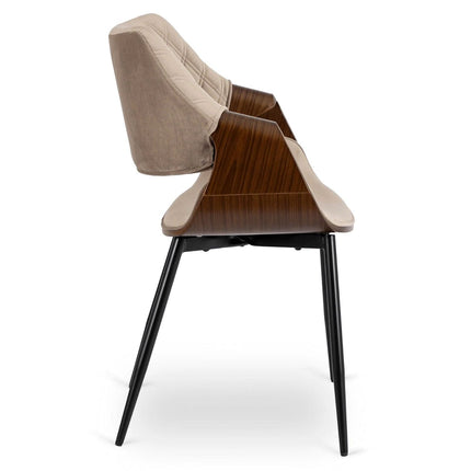 DAKOTA Beige/Walnut kėdė kirpyklos interjere – šiuolaikiškas dizainas derinamas su funkcionalumu
