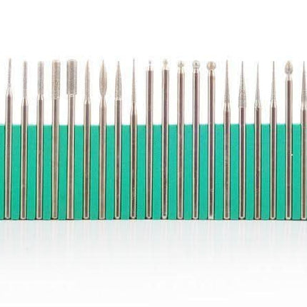 BeautyKit DBD-F 30 frezų antgalių – podologams skirtas rinkinys kasdienėms nagų priežiūros procedūroms kabinete