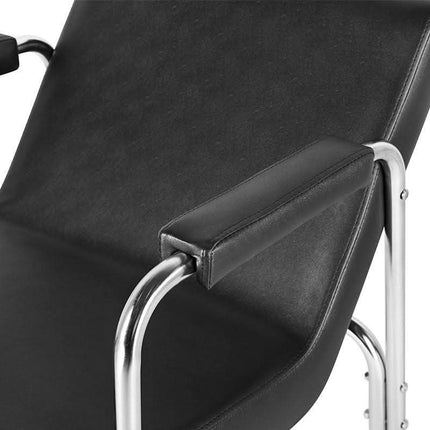 Kirpyklos plautuvės kėdė GABBIANO – juodas dizainas profesionaliai darbo aplinkai