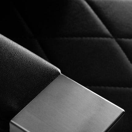 Juoda kirpyklos kėdė HAIR SYSTEM su hidraulika – reguliuojamas aukštis ergonomiškam darbui