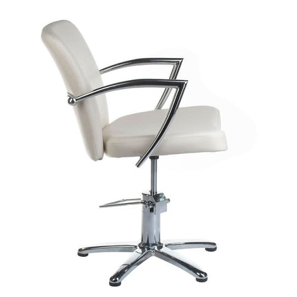 BS LIVIO BH-8173 kreminis fotelis modernioje kirpykloje – stilingas ir ergonomiškas kliento sėdėjimas
