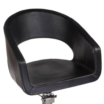 BS PAOLO BH-8821 juoda kirpyklos kėdė moderniame barbershop interjere – stilinga ir ergonomiška