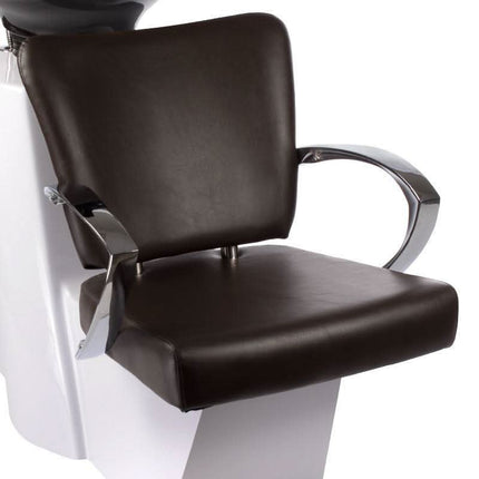 BS LIVIO BH-8012 rudos spalvos plautuvė moderniame kirpyklos salone su ergonomiška atrama