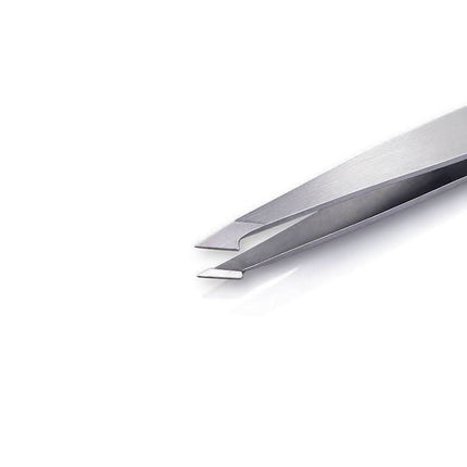 NGHIA T-03 įstrižas pincetas – 6 mm ašmenų plotis, dantytas rankenos paviršius, patikimas sukibimas epiliacijai