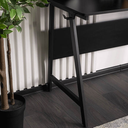 Kompaktiškas juodas ROLL stalas 138,5 cm Mebel Elite – moderni įranga grožio salonui