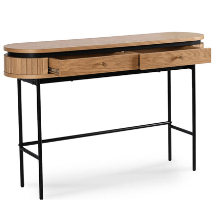 Kosmetinis baldas BECK ąžuolo spalvos – harmoningas interjero elementas moderniam grožio salonui ar studijai