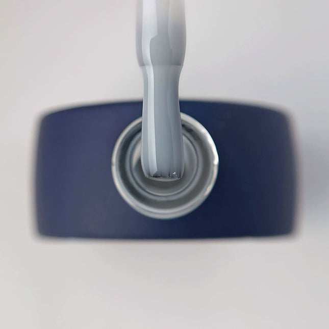 TOUCH Cover Top kamufliažinis viršutinis sluoksnis be lipnumo Milky 13ml – idealus užbaigiamasis gelinis lakas manikiūrui