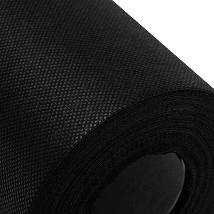 Juodas neaustinės medžiagos ritinys 50m su perforacija kas 60cm – greitam higieninių sąlygų užtikrinimui tarp klientų ACTIVES